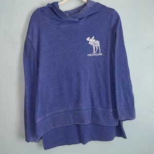 Women’s size large sweatshirt. Worn once, great condition. Periwinkle color